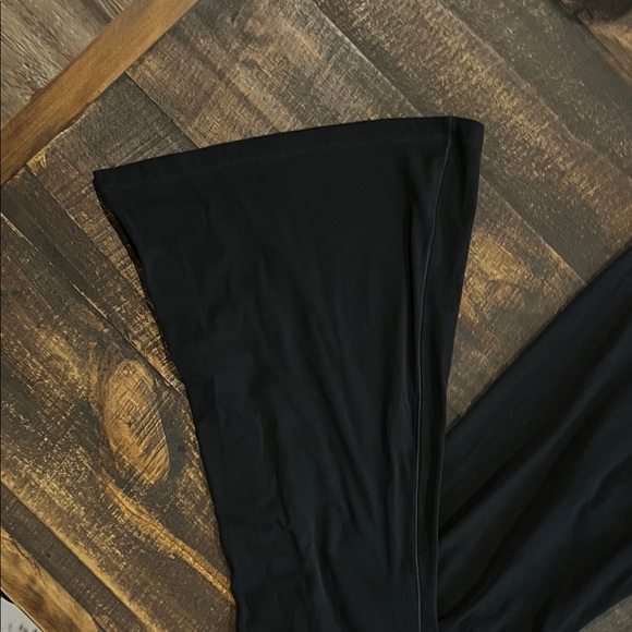 Women's Black Leggings - Picture 2 of 4